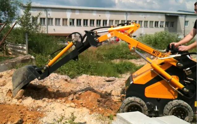 Multifunkční truck, nakladač MTR23 - Lumag