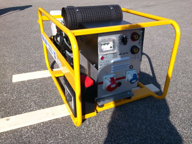 Elektrocentrála se svářečkou, benzínový generátor, motor HONDA, 7,0 kVA, 200 AC, TRH-200 NTC