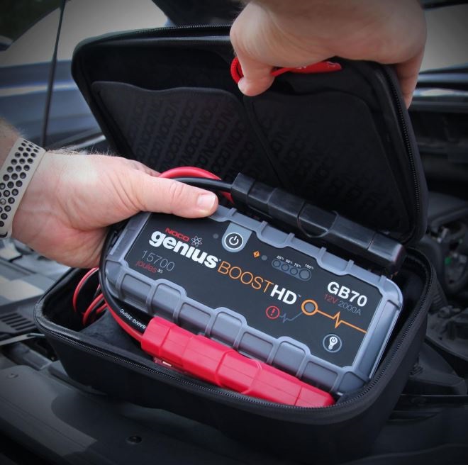Startovací zdroj, booster 12V, 2000A, až 40 skokových startů, Lithium-Iontová baterie 56 Wh, pro benzínové motory do objemu 8 l a dieslové motory do 6 l BOOST HD GB70 NOCO