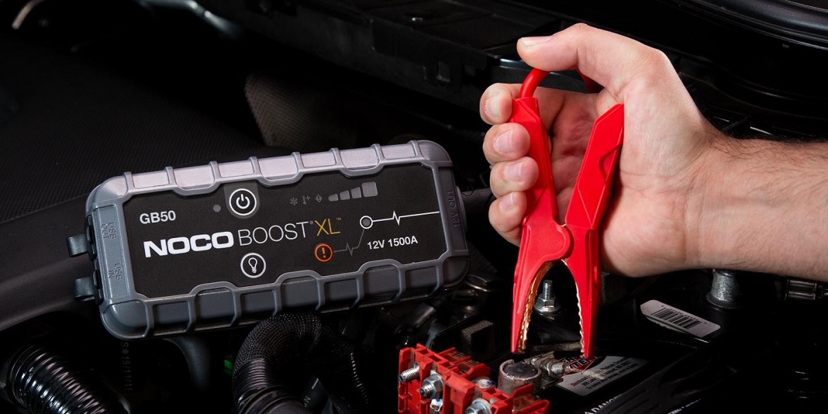 Startovací zdroj, booster 12V, 1500A, až 30 skokových startů, Lithium-Iontová baterie 35 Wh, pro benzínové motory do objemu 7 l a dieslové motory objemu 4,5 l BOOST GB50 NOCO