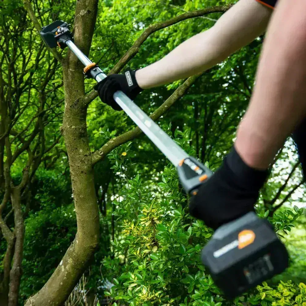Prodlužovací tyč, teleskopická, délka 115 - 175 cm pro AKU elektrickou řetězovou pilu NEXXSAW V3.1 a V3.2 a AKU nůžky na větve BATAVIA