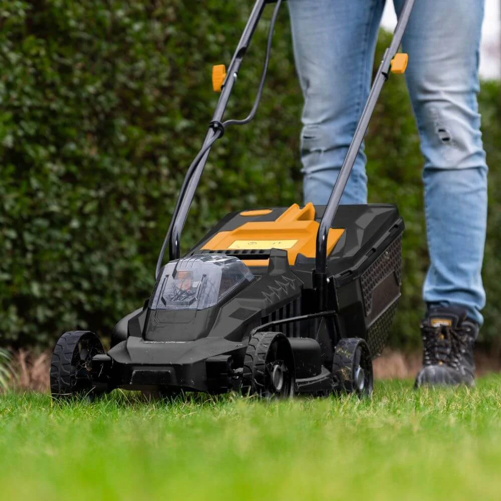 Aku bezdrátová sekačka na trávu, výška sečení 30 - 60 mm, včetně mulčování, 18V Li-Ion, bez baterie a nabíječky MAXXPACK BATAVIA 7064713