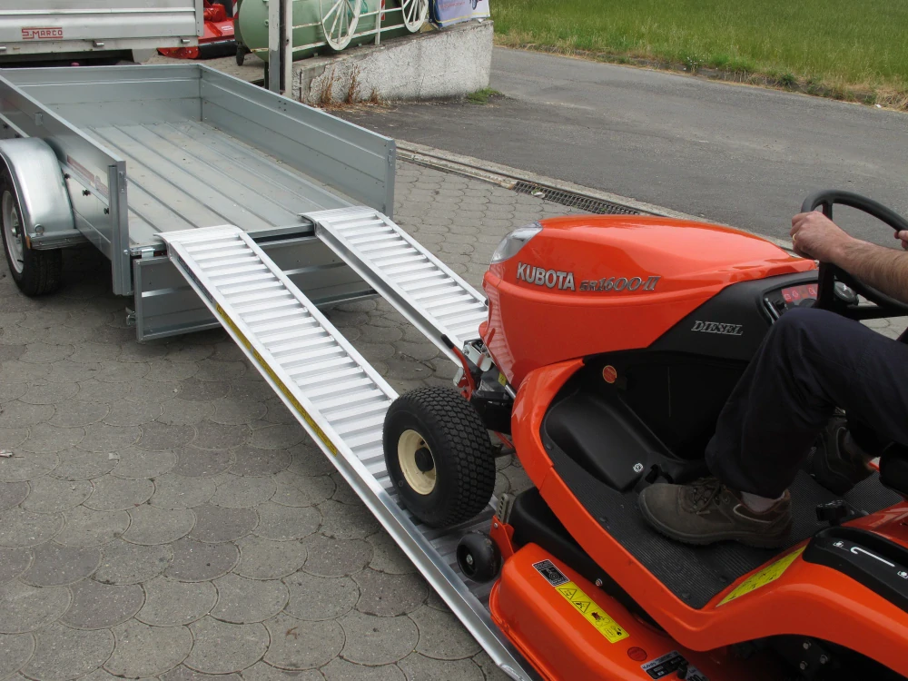 Hliníkové nájezdy, 1 pár, délka 1,5 m, výška profilu 68 mm, nosnost 2.700 kg, LOTUS