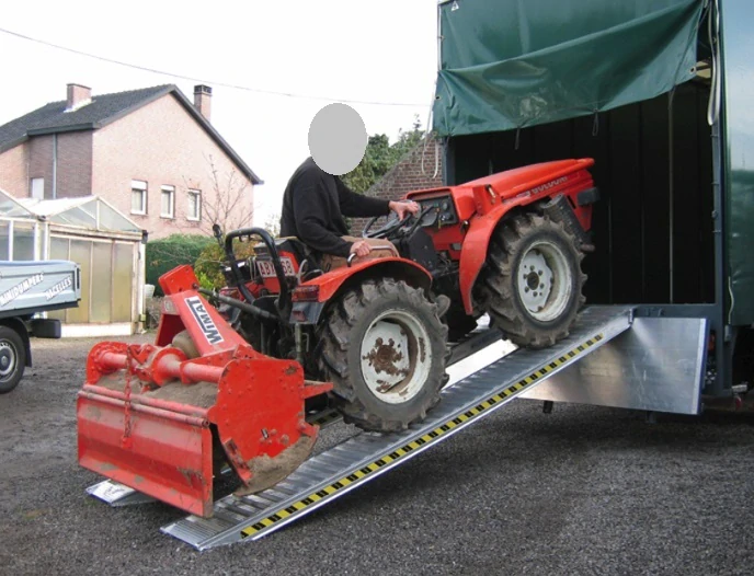 Hliníkové nájezdy, 1 pár, široký profil, délka 2,5 m, výška profilu 68 mm, nosnost 2.000 kg, LOTUS