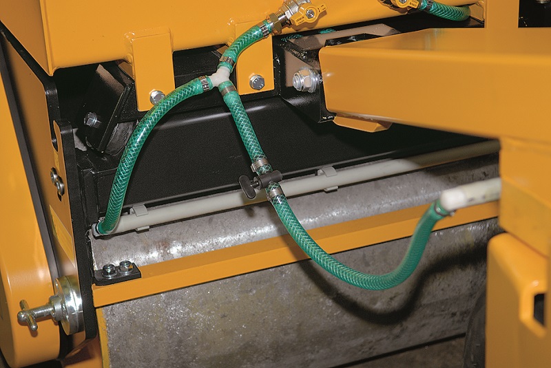 Vedený vibrační válec, naftový motor HATZ, 12 kN, 650 kg VVV 600/12 HE - eliptické běhouny, NTC - elektrický start