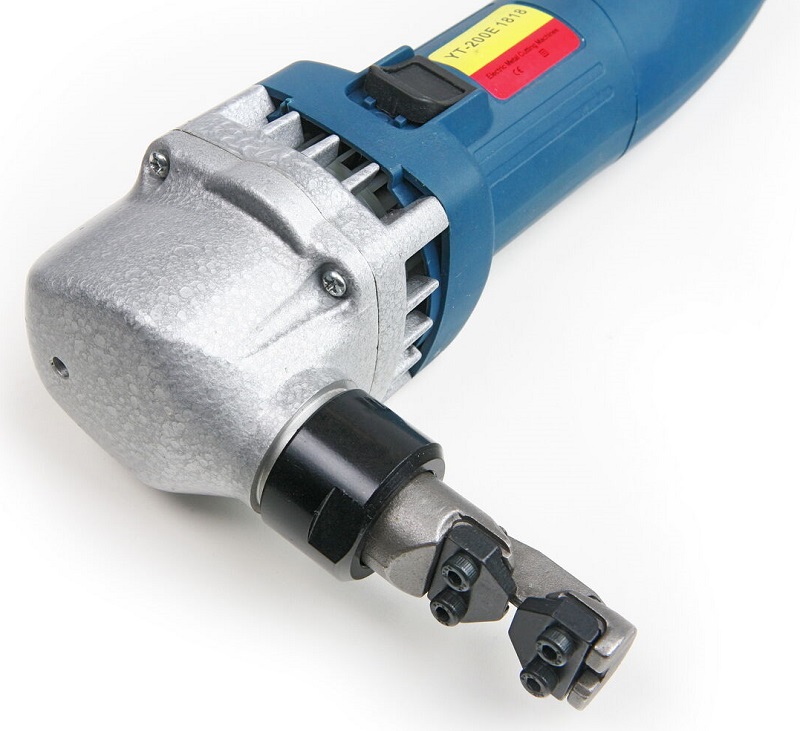 Prostřihovač plechu 380 W, 1,8 mm, dvě střihací hlavy, model 4-D
