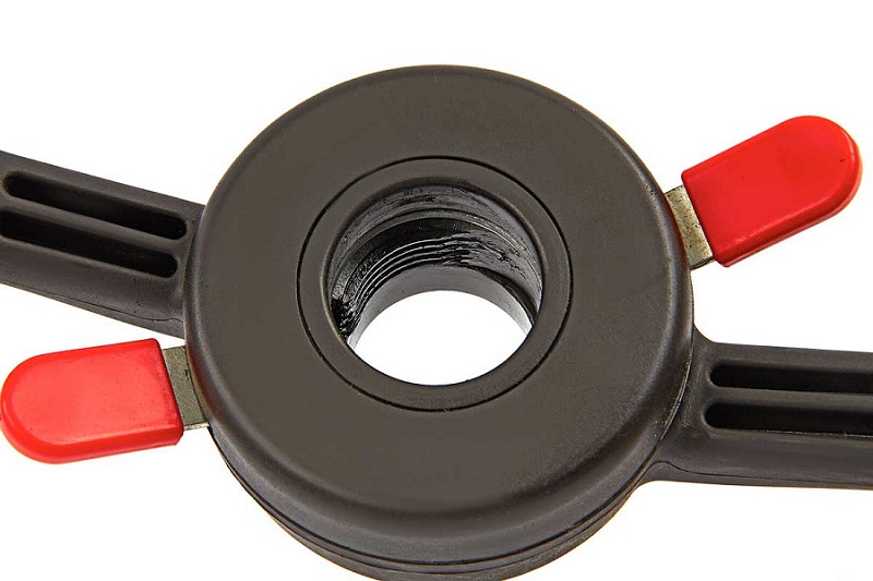 Upevňovací křídlová svorka pro vyvažovací stroje s osou 36 mm