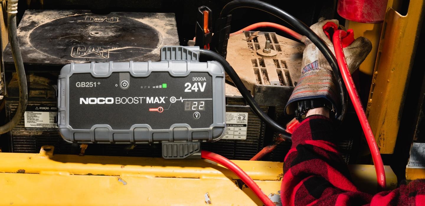 Startovací zdroj, booster 24V, 3000A, Lithium-Iontová baterie 137 Wh, pro benzínové motory do objemu 32 l a dieslové motory do 32 l Boost MAX GB251 NOCO