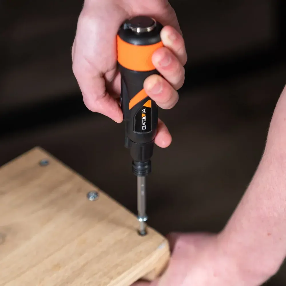 Aku bezdrátový šroubovák s vestavěnou baterií, 3.6V, 2,1 Nm, LED světlo, dobíjení pomocí USB, MAXXGRIP BATAVIA