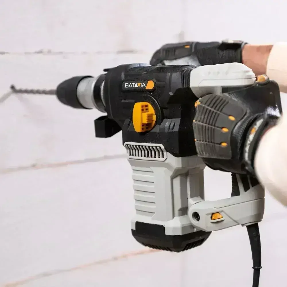 Vrtací kladivo s příklepem, SDS+, výkon 1.500 W, síla 6 Joule, 4.000 příklepů/min., vrtání, příklep, sekání, sekání s aretací, 230V 50Hz, BATAVIA MAXXSERIES 7064697