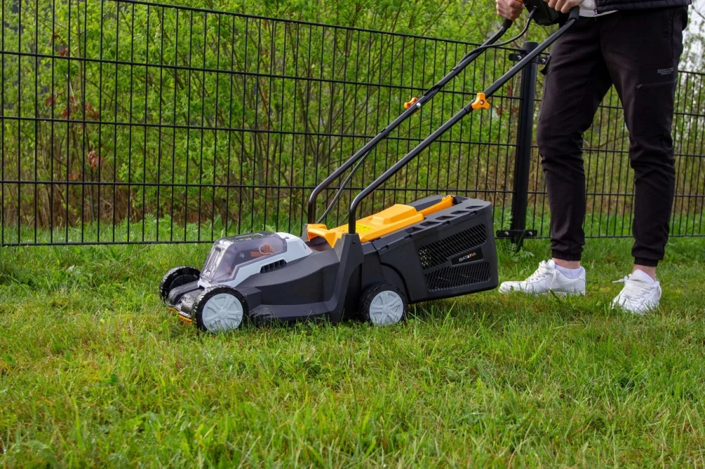 Aku bezdrátová sekačka na trávu, výška sečení 30 - 60 mm, včetně mulčování, 18V Li-Ion, bez baterie a nabíječky MAXXPACK BATAVIA 7064713