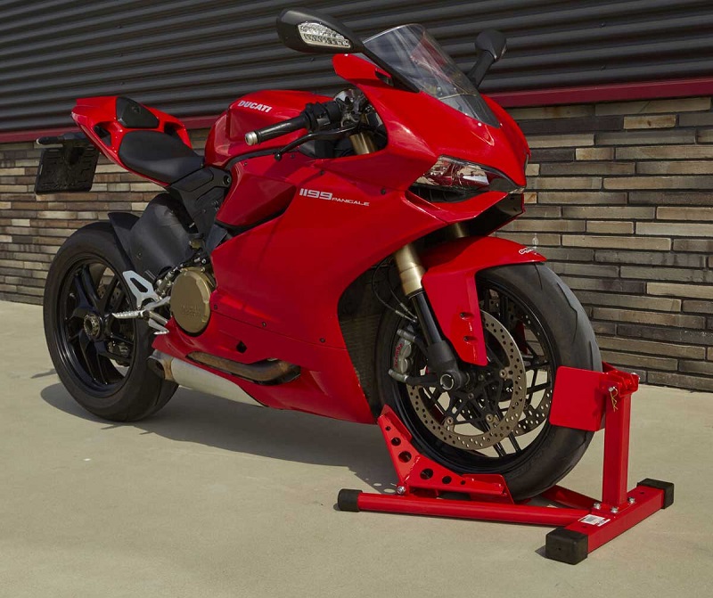 Motocyklový protipojezdový stojan pro uchycení předního kola - červený
