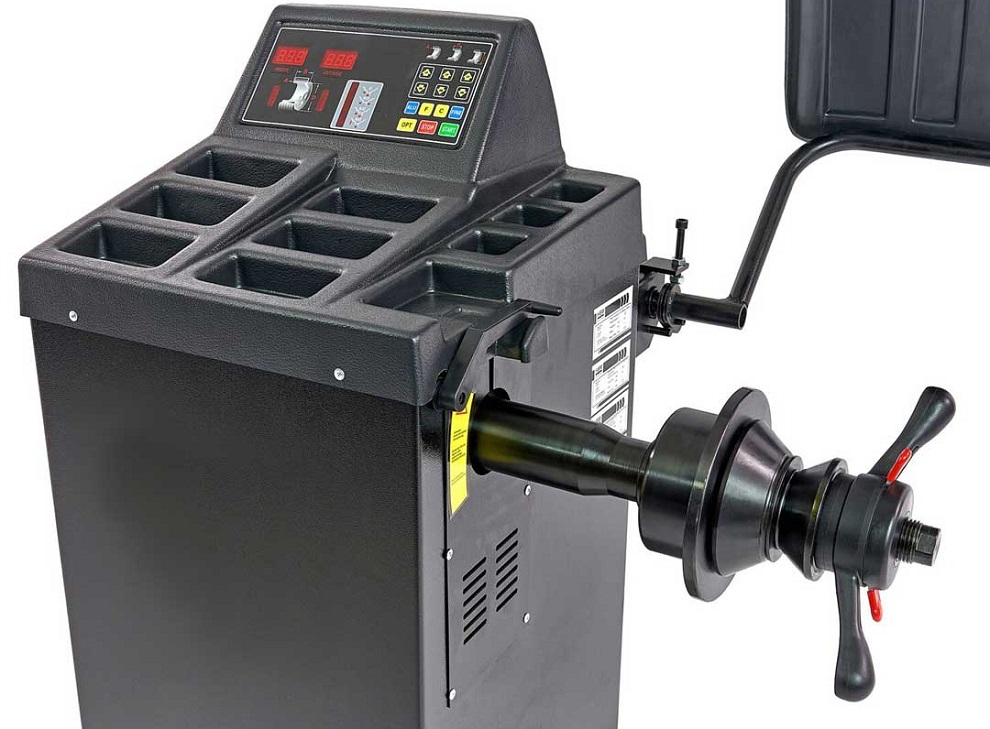Profesionální vyvažovačka auto pneumatik 10" - 24", 105 kg