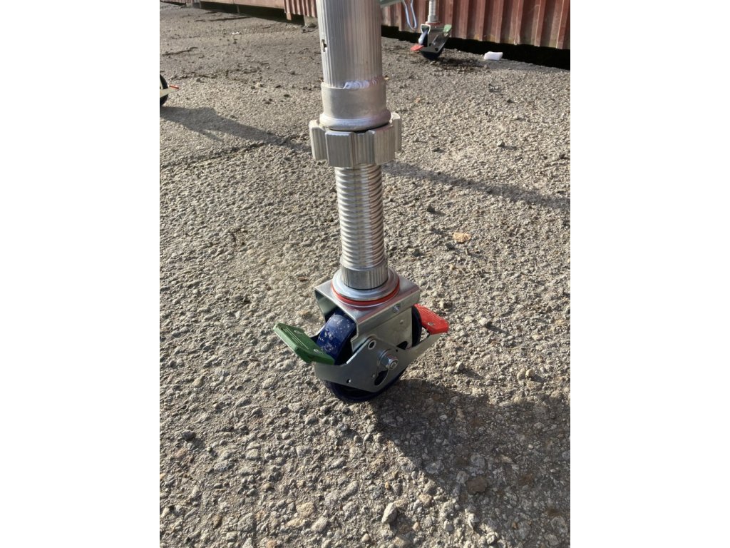 Profesionální hliníkové lešení o pracovní výšce 4,7 m, půdorys lešení 1,45 x 1,8 m Transform Tower