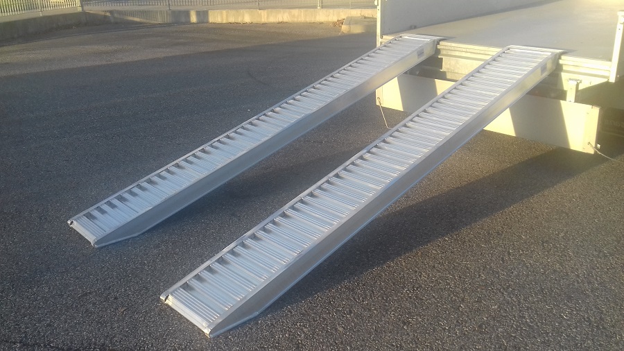 Hliníkové nájezdy, 1 pár, délka 3,5 m, výška profilu 70 mm, nosnost 1.000 kg