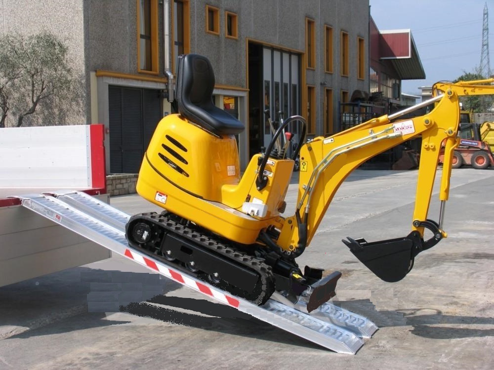 Hliníkové nájezdy, 1 pár, délka 3,2 m, výška profilu 115 mm, nosnost 3.330 kg
