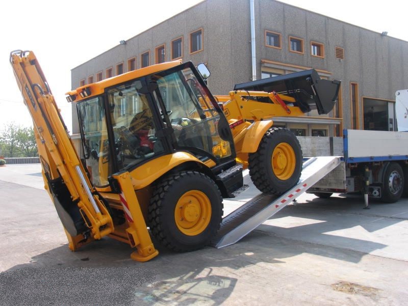 Hliníkové nájezdy, 1 pár, délka 3,5 m, výška profilu 220 mm, nosnost 15.000 kg