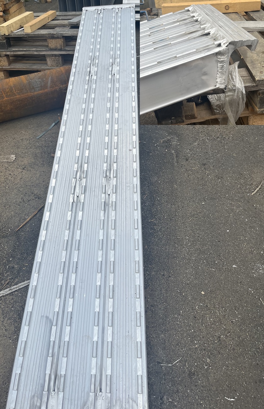 Hliníkové nájezdy, 1 pár, délka 4 m, výška profilu 120 mm, nosnost 13.000 kg, CH MODEL