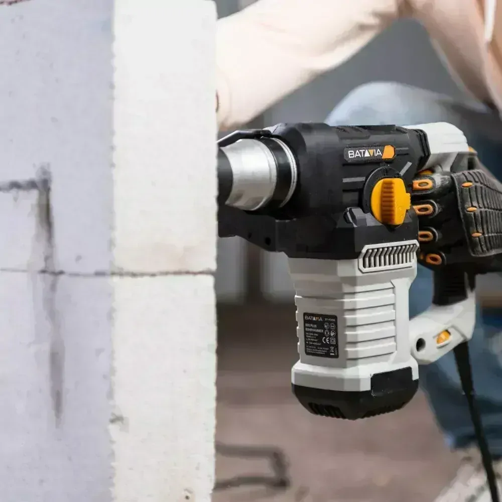 Vrtací kladivo s příklepem, SDS+, výkon 1.500 W, síla 6 Joule, 4.000 příklepů/min., vrtání, příklep, sekání, sekání s aretací, 230V 50Hz, BATAVIA MAXXSERIES 7064697