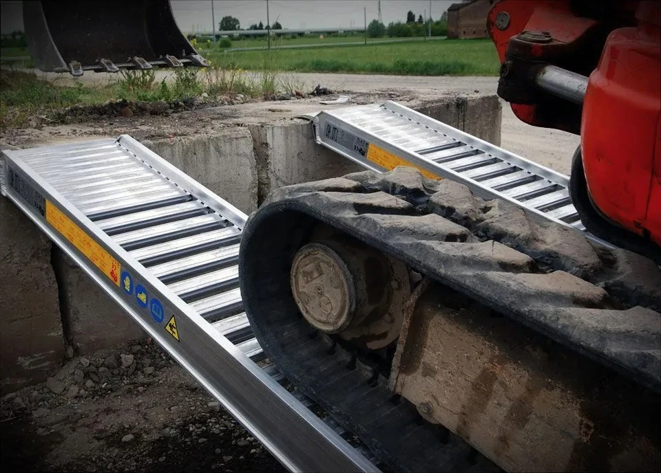 Hliníkové nájezdy, 1 pár, délka 2,5 m, výška profilu 65 mm, nosnost 2.600 kg