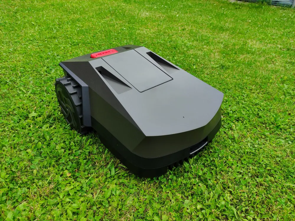Robotická sekačka na trávu, pro plochu až 500 m2, 2 hodiny na jedno nabití, šířka záběru 180 mm, výška řezu 30 - 60 mm, Li-Ion 20Ah, včetně příslušenství. MR. GRASS AI25