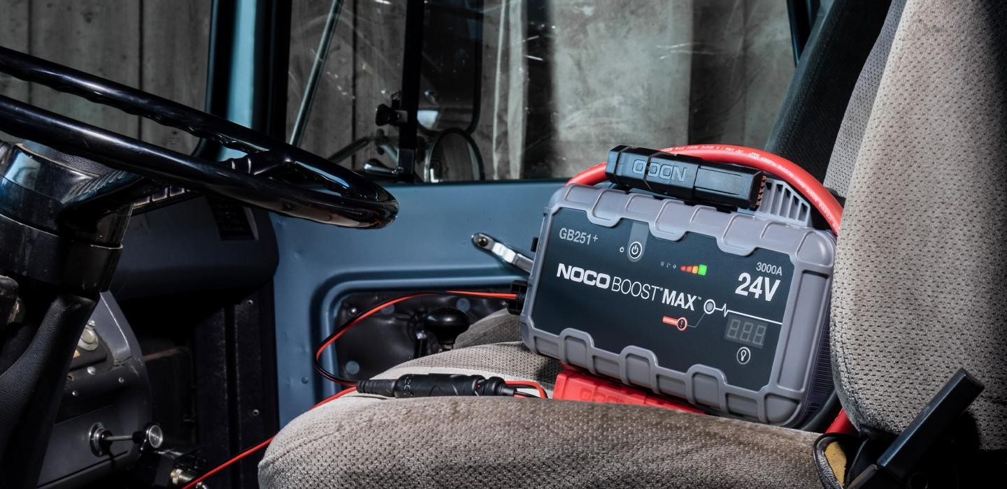 Startovací zdroj, booster 24V, 3000A, Lithium-Iontová baterie 137 Wh, pro benzínové motory do objemu 32 l a dieslové motory do 32 l Boost MAX GB251 NOCO