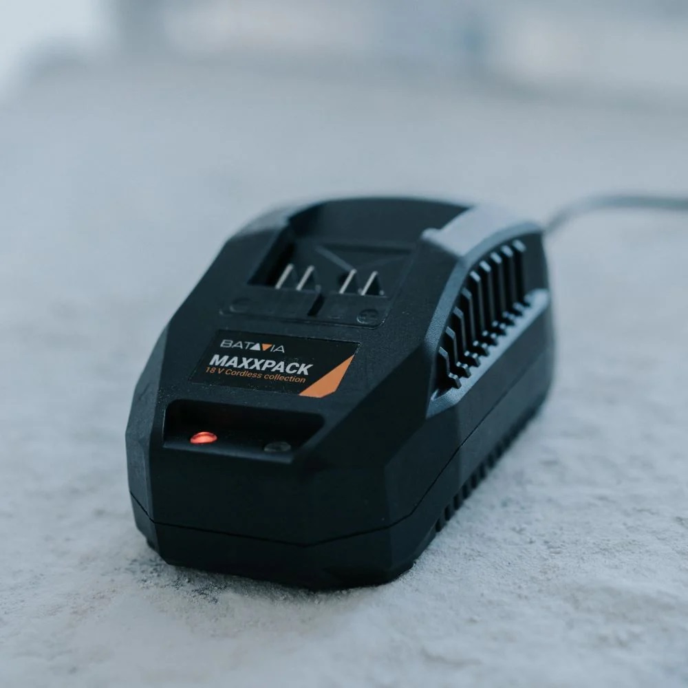 Nabíječka 18V, pro 2Ah, 4Ah a 5Ah baterie, nabíjecí proud 2,4 A, MAXXPACK pro AKU nářadí BATAVIA MAXXPACK