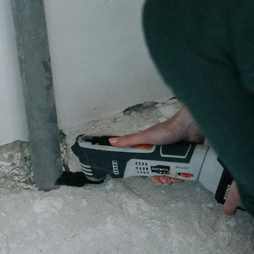 Aku bezdrátové oscilační, multifunkční zařízení Multitool, univerzální nástroj do dílny, 18V Li-Ion, bez baterie a nabíječky, bateriová platforma BATAVIA MAXXPACK
