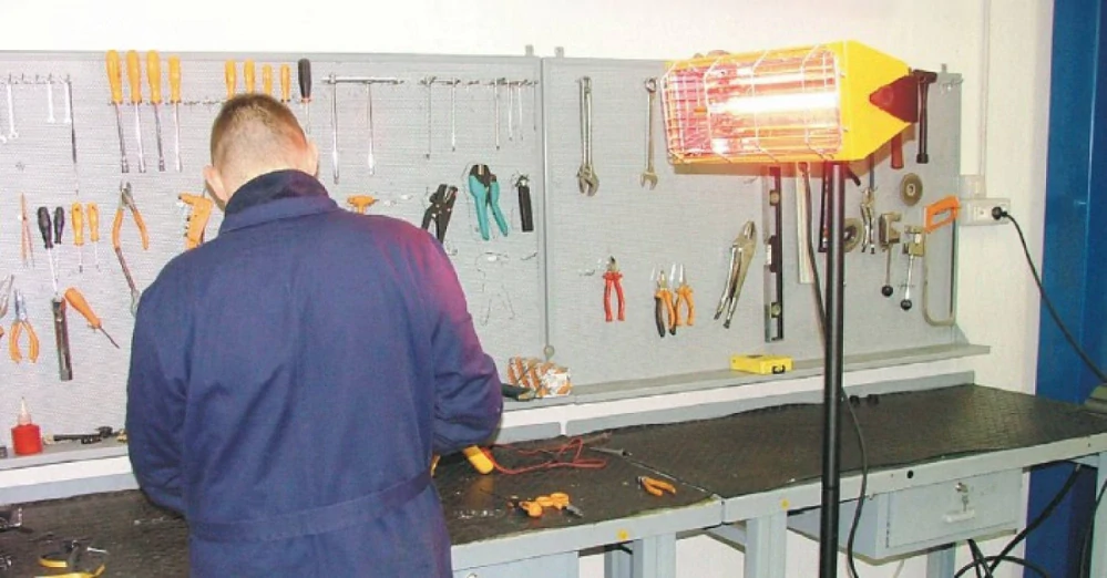 Elektrické infračervené topidlo s max. výkonem 1,5 kW, napětí 230V, HALL 1500 MASTER