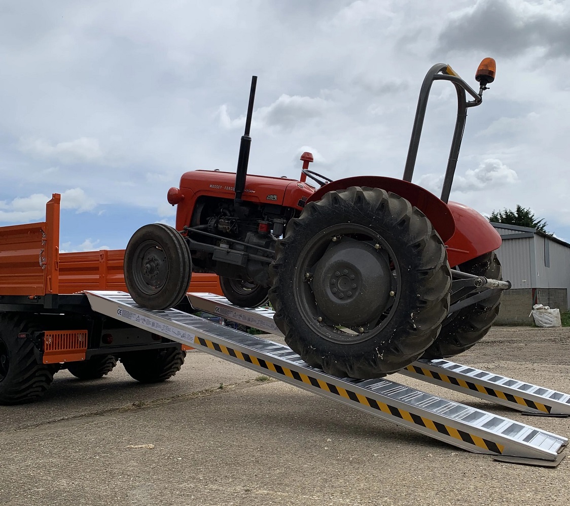 Hliníkové nájezdy, 1 pár, délka 3,5 m, výška profilu 170 mm, nosnost 8.950 kg