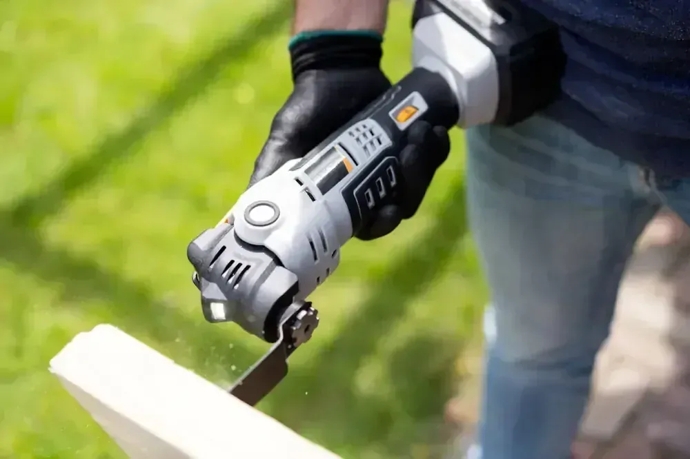 Aku Multitool, bezdrátový univerzální, mulifunkční, oscilační nástroj s potlačením hluku i vibrací, 5.000 - 18.000 ot./min., 18V Li-Ion, bez baterie a nabíječky, MAXXPACK BATAVIA