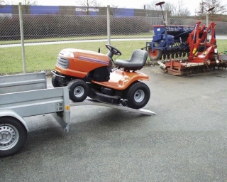 Hobby nájezdy obloukové pro zahradní traktůrky a sekačky, 1 pár, délka 1.980 mm, nosnost 580 kg