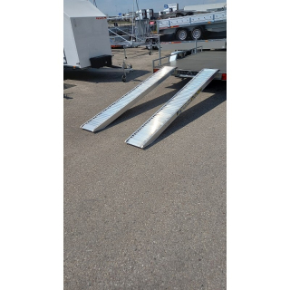 Hliníkové nájezdy, 1 pár, délka 3,5 m, výška profilu 100 mm, nosnost 2.100 kg