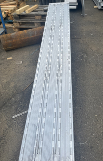 Hliníkové nájezdy, 1 pár, délka 3 m, výška profilu 120 mm, nosnost 20.000 kg, CH MODEL