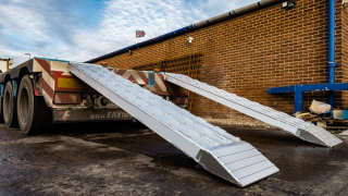 Hliníkové nájezdy, 1 pár, délka 3 m, výška profilu 120 mm, nosnost 27.000 kg, CH MODEL