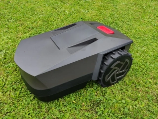 Robotická sekačka na trávu, pro plochu až 500 m2, 2 hodiny na jedno nabití, šířka záběru 180 mm, výška řezu 30 - 60 mm, Li-Ion 20Ah, včetně příslušenství. MR. GRASS AI25