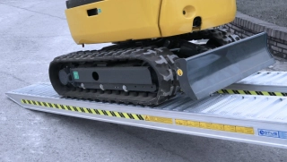 Hliníkové nájezdy, 1 pár, široký profil, délka 4 m, výška profilu 140 mm, nosnost 5.400 kg, LOTUS
